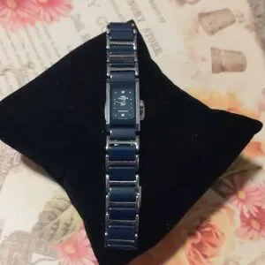 Women\'s Vintage ONISS Paris Black and Gold Watch. ONISS Paris | Accessories | Womens Vintage Oniss Paris Black  main image 2